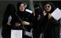 Saudi Arabia chính thức cấm kết hôn dưới 18 tuổi