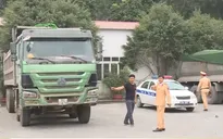 Xử lý vi phạm cơi nới thành thùng xe quá tải ở Ninh Bình