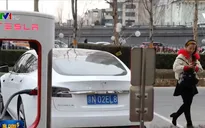 Tesla bắt đầu giao hàng xe sản xuất tại Trung Quốc