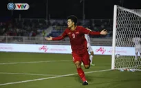 VIDEO: Đức Chinh lập cú đúp bằng pha bay người đánh đầu đẹp mắt