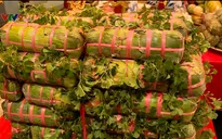 Lãnh đạo TP.HCM dâng cúng bánh tét lên Quốc tổ Hùng Vương