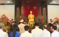 Lãnh đạo TP.HCM dâng hương, dâng hoa Chủ tịch Hồ Chí Minh