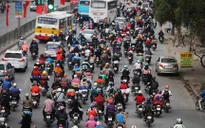 Người dân ùn ùn trở lại Thủ đô sau 9 ngày nghỉ lễ Tết Âm lịch