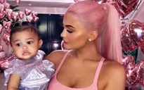 Kylie Jenner tổ chức tiệc hoành tráng mừng sinh nhật con gái