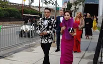 Đàm Vĩnh Hưng mặc nguyên cây hiệu lần đầu tham dự lễ trao giải Grammy