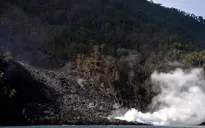 Núi lửa Karangetang phun trào, Indonesia sơ tán trên 1.000 người dân