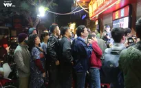 Ngày vía Thần tài: Xếp hàng chờ mua vàng từ lúc "gà chưa gáy"
