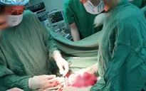Cứu sống bệnh nhân ngưng tim, hoại tử gần hết ruột non