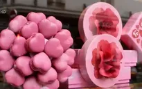 Không khí sôi động chuẩn bị ngày lễ Tình yêu Valentine