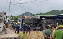 Khánh Hòa: Lật xe khách giường nằm, ít nhất 35 người bị thương