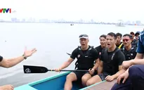 Sôi nổi không khí chuẩn bị cuộc thi bơi chải trên hồ Tây