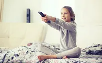 Xem TV nhiều gây nguy cơ béo phì ở trẻ em
