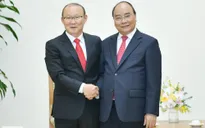 Thủ tướng Nguyễn Xuân Phúc tiếp huấn luyện viên Park Hang-seo