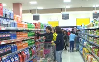 Người dân Hà Nội nhộn nhịp đi mua sắm Tết
