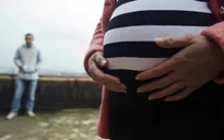 Triệt phá 3 đường dây đưa phụ nữ Trung Quốc tới Mỹ sinh con