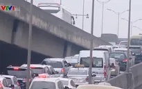 Cửa ngõ Hà Nội tắc nghẽn cục bộ ngày đầu nghỉ Tết Nguyên đán