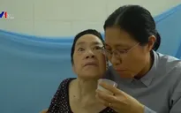 Việc tử tế: Những người phụ nữ dành cả thanh xuân chăm sóc người lạ