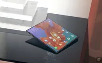 Cận cảnh chiếc smartphone màn hình gập Huawei Mate X