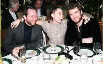 Oscar 2019: Cô dâu mới Miley Cyrus thu hút mọi ánh nhìn