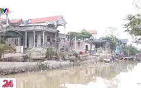 Người dân lo lắng vì đường trước nhà bất ngờ sụt lún