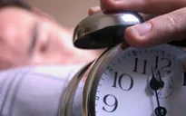 Nga chế tạo đồng hồ xung điện từ kiểm soát giấc ngủ