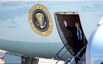 Tổng thống Mỹ Donald Trump đã lên máy bay tới Việt Nam