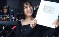 Hoàng Yến Chibi sung sướng khi được nhận nút bạc Youtube