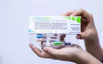 Lo sợ biến chứng, người dân Quảng Nam đổ xô đưa con đi tiêm vắc xin dịch vụ