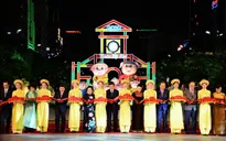 Khai mạc đường hoa Nguyễn Huệ