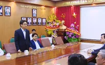 Phó Thủ tướng Vũ Đức Đam chúc Tết bác sĩ và công nhân trực Tết