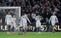 Liverpool chia điểm trên sân của West Ham