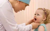 Một số phương pháp phòng bệnh, chữa bệnh hiệu quả cho trẻ trong thời tiết giao mùa