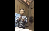 Cậu bé 8 tuổi vùng cao gây bất ngờ với khả năng nói tiếng Anh lưu loát