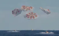 Tàu vũ trụ Crew Dragon trở về Trái đất