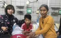 Tình cảnh đáng thương của bé trai bị hoại tử ngón tay do rắn hổ mang cắn