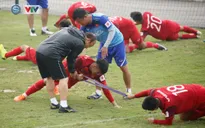 VIDEO: HLV Park Hang Seo "chỉnh" các học trò trong buổi tập thể lực