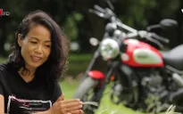 Phụ nữ U60 đam mê xe phân khối lớn