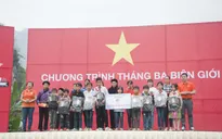 Trao tặng 1.000 góc học tập và 6.000 lá cờ Tổ quốc tại các tỉnh biên giới