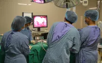 4 tiếng phẫu thuật u nang buồng trứng hoại tử cứu sản phụ và thai nhi 16 tuần tuổi