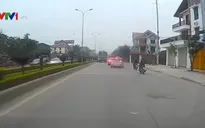 Nguy hiểm xe tải đi ngược chiều với tốc độ cao