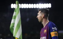 CĐV Real Betis tán thưởng Messi "phi thường" sau cú hat-trick "siêu phàm"