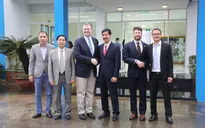 Đại sứ quán Mỹ tới thăm và làm việc với Vinamilk tại nhà máy Sữa Nghệ An
