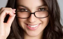 Mẹo makeup cực xinh với đôi mắt kính cận