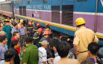 Giải cứu người đàn ông bị mắc kẹt dưới gầm tàu hỏa