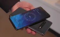 Galaxy S10 xuất hiện lỗi tự bật màn hình khi để trong túi