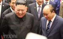Thủ tướng và Chủ tịch Triều Tiên tham quan trưng bày ảnh “Quan hệ Việt Nam - Triều Tiên”