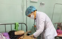 Nhân viên y tế hiến máu cứu sống bệnh nhân bị đờ tử cung sau đẻ