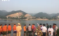 Đi đá bóng về tắm sông, 8 em học sinh đuối nước thương tâm