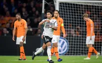 Cựu sao Arsenal chơi như "lên đồng", người hâm mộ thêm ghét Arsene Wenger