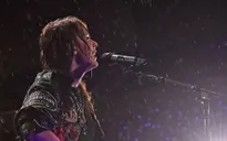 Taylor Swift "khâu vá" trái tim bằng âm nhạc